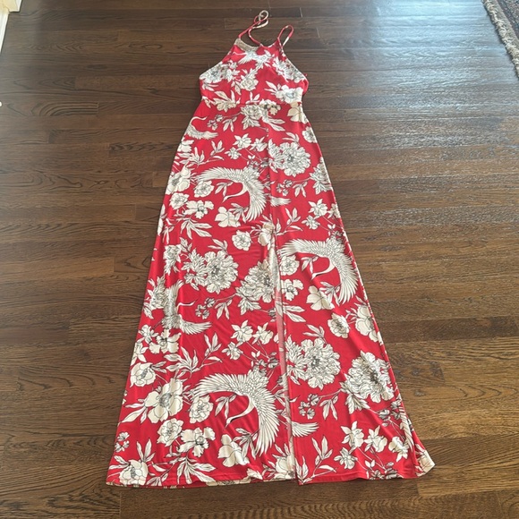 Beautiful maxi dress with open lace up back - Picture 2 of 5